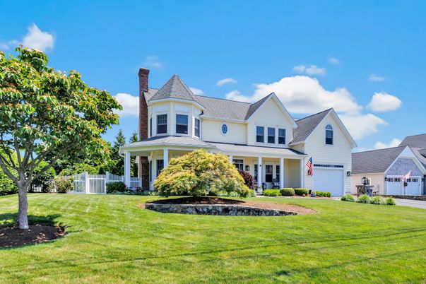 Attached, Backyard, Exterior, Facade, Queen Anne Victorian