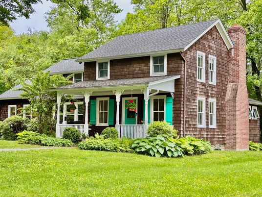 Exterior, Facade, American Foursquare