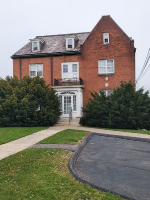 Exterior, Facade, Brick Facade, Georgian