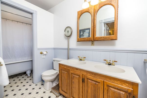 Bathroom, Dual Sink Vanities, Interior