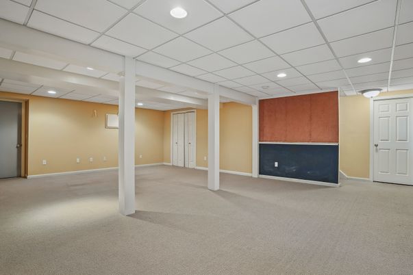 Empty room, Interior, Recessed Lighting