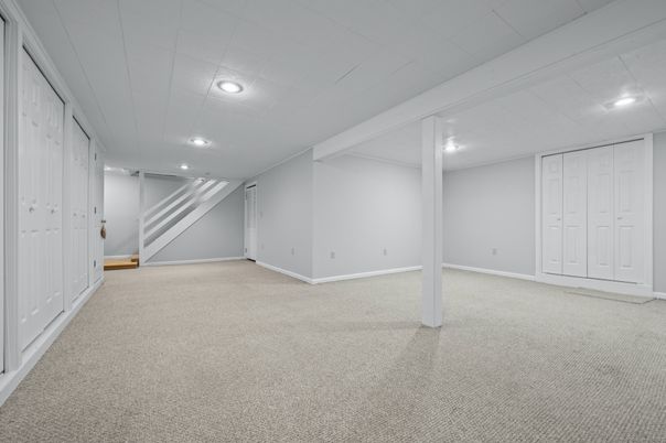 Empty room, Interior, Recessed Lighting