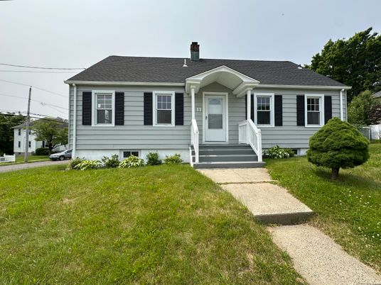 Exterior, Facade, Cape Cod