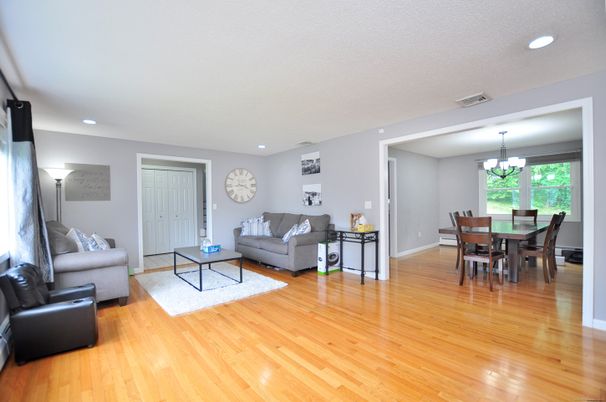 Chandelier, Dining room, Interior, Living room, Recessed Lighting, Wood Texture Flooring