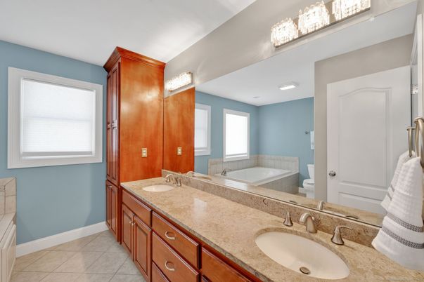 Bathroom, Dual Sink Vanities, Interior, Recessed Lighting