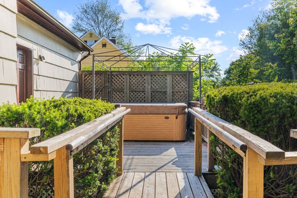 Exterior, Hot Tub