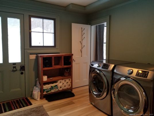 Interior, Washer, Wood Texture Flooring