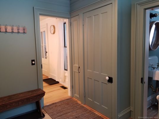 Interior, Washer, Wood Texture Flooring