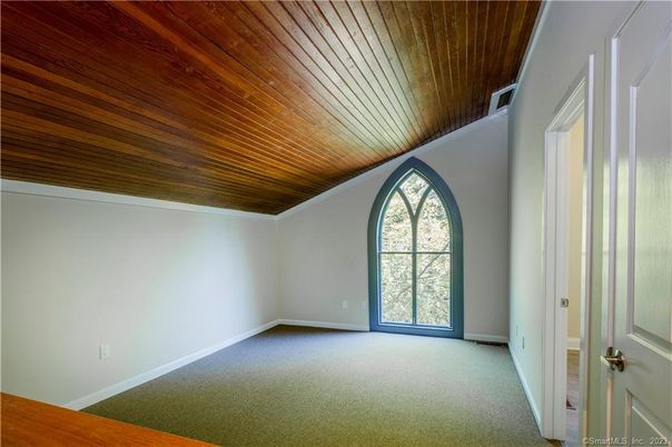Empty room, Interior, Wooden Ceilings