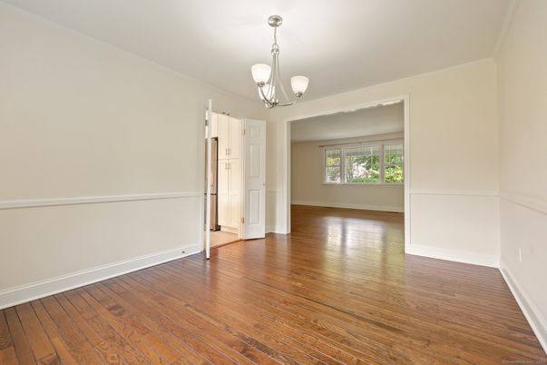 Empty room, Interior, Pendant Lights, Wood Texture Flooring
