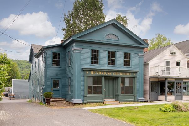 Exterior, Facade, Queen Anne Victorian