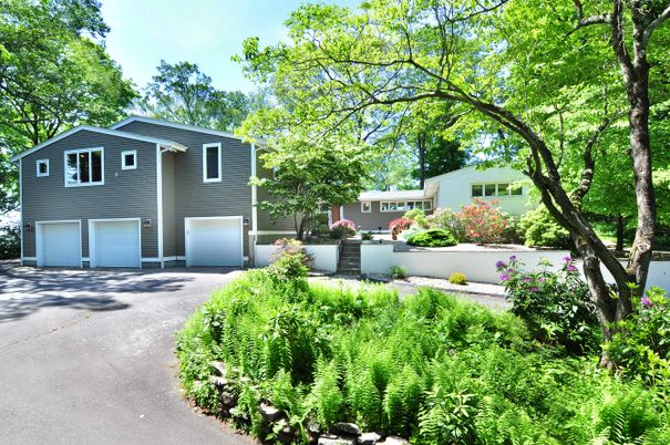Attached, Exterior, Facade, Raised Ranch
