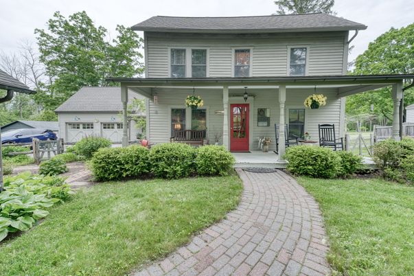 Exterior, Facade, American Foursquare