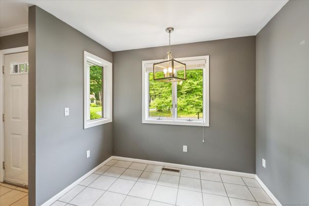 Empty room, Interior, Pendant Lights