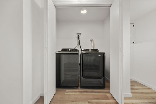 Interior, Washer, Wood Texture Flooring