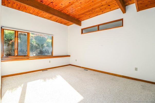 Empty room, Interior, Wooden Beams, Wooden Ceilings