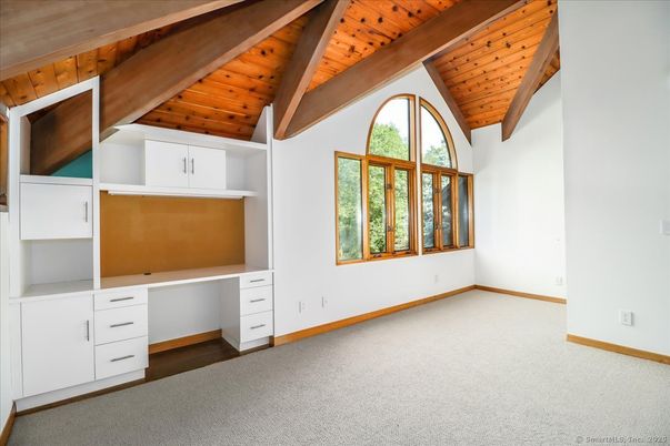 Empty room, Interior, Wooden Beams, Wooden Ceilings