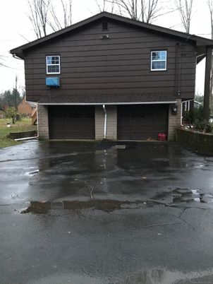 Attached, Exterior, Facade, Split Level