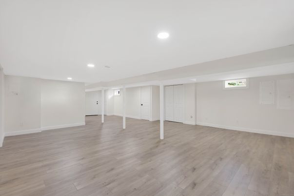 Empty room, Interior, Recessed Lighting, Wood Texture Flooring