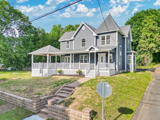 Backyard, Exterior, Facade, Queen Anne Victorian