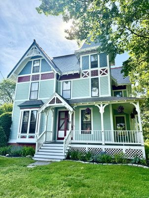 Exterior, Facade, Queen Anne Victorian