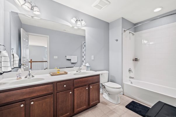 Bathroom, Dual Sink Vanities, Interior, Recessed Lighting