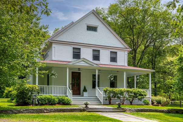 Exterior, Facade, Queen Anne Victorian