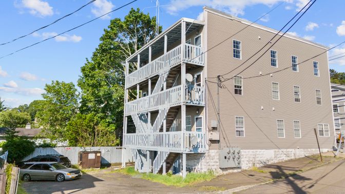 Exterior, Facade, Rowhouse