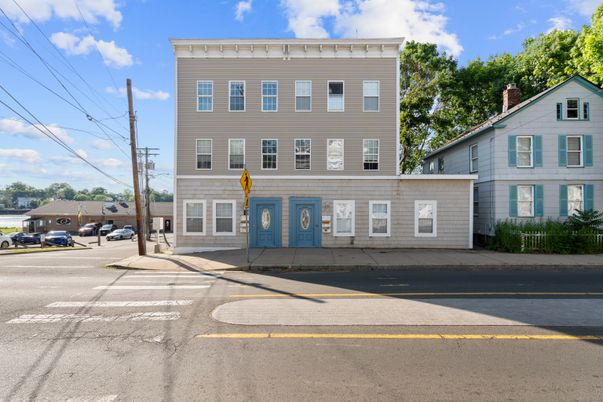 Exterior, Facade, Rowhouse