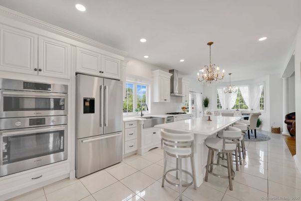 Chandelier, Dining room, Interior, Kitchen, Recessed Lighting, Stainless Steel Appliances