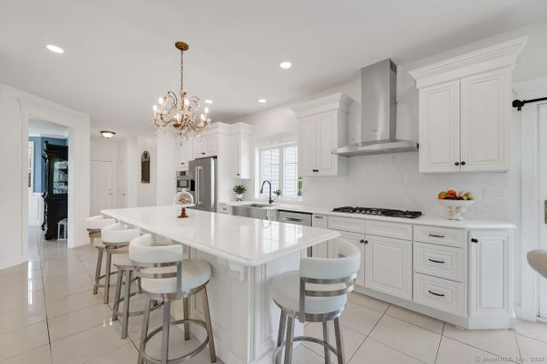 Chandelier, Interior, Kitchen, Recessed Lighting, Stainless Steel Appliances