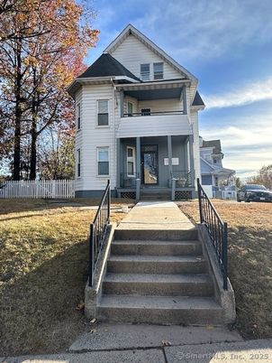 Backyard, Exterior, Facade, Queen Anne Victorian
