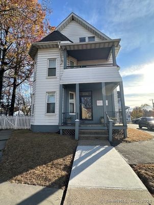 Exterior, Facade, Queen Anne Victorian