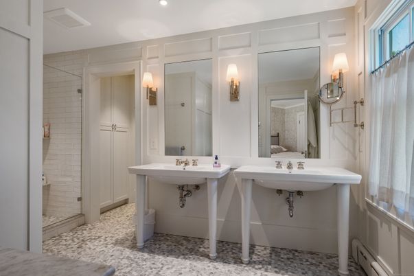 Bathroom, Dual Sink Vanities, Interior, Recessed Lighting