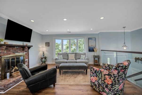 Fireplace, Interior, Living room, Pendant Lights, Recessed Lighting, Wood Texture Flooring