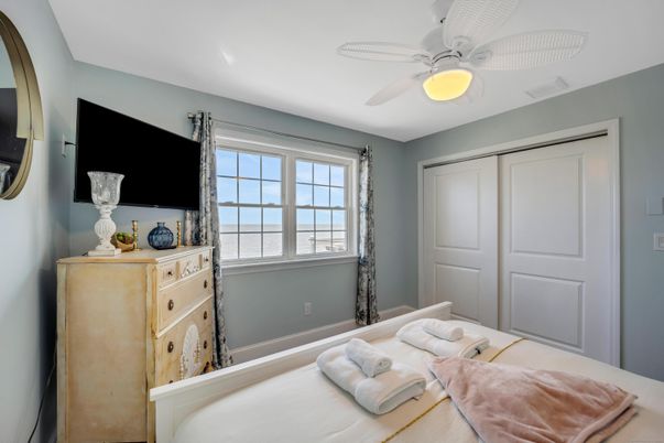 Bedroom, Interior, Water