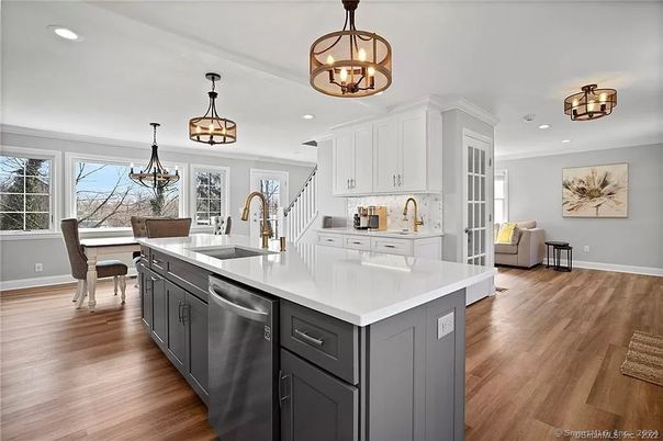 Chandelier, Dining room, Interior, Kitchen, Pendant Lights, Recessed Lighting, Wood Texture Flooring