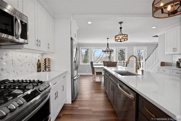 Chandelier, Dining room, Interior, Kitchen, Pendant Lights, Recessed Lighting, Stainless Steel Appliances, Wood Texture Flooring