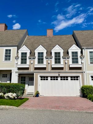 Attached, Exterior, Facade, Rowhouse