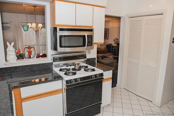 Interior, Kitchen, Pendant Lights, Stainless Steel Appliances