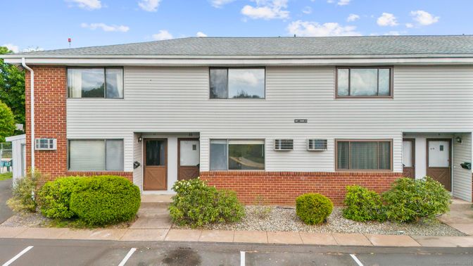 Exterior, Facade, Brick Facade, Raised Ranch