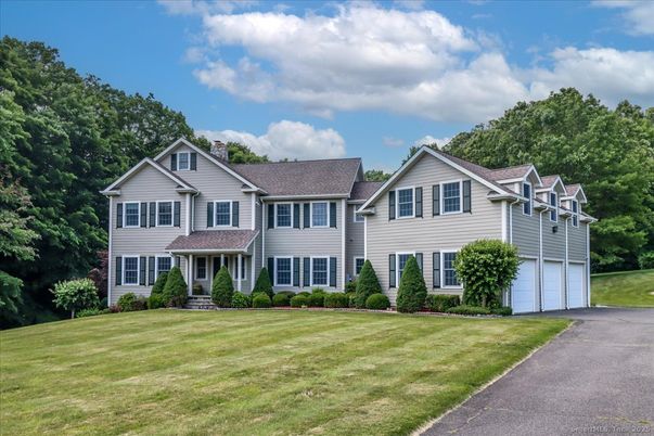 Attached, Exterior, Facade, Farmhouse