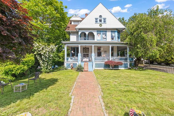 Backyard, Exterior, Facade, Queen Anne Victorian
