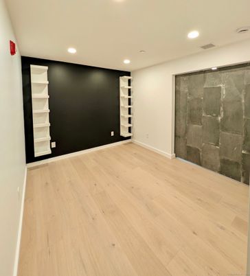 Empty room, Interior, Recessed Lighting, Wood Texture Flooring