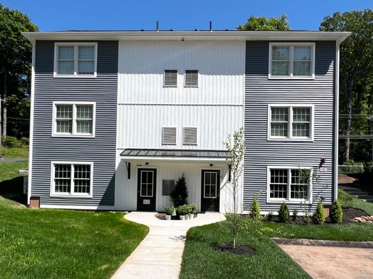 Exterior, Facade, Rowhouse