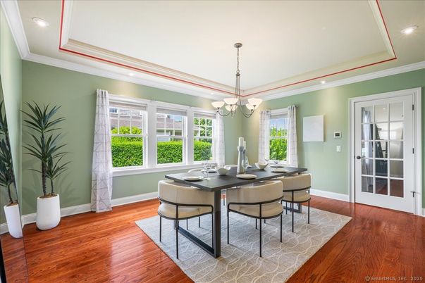 Chandelier, Dining room, Interior, Recessed Lighting, Wood Texture Flooring