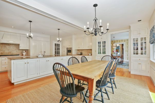 Chandelier, Dining room, Interior, Kitchen, Pendant Lights, Recessed Lighting, Wood Texture Flooring