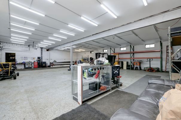 Garage, Interior