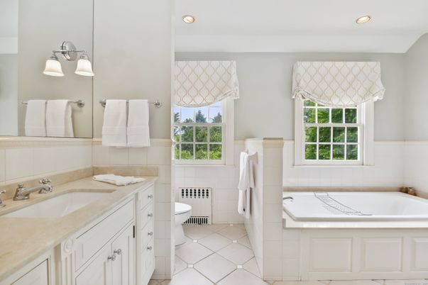 Bathroom, Interior, Recessed Lighting