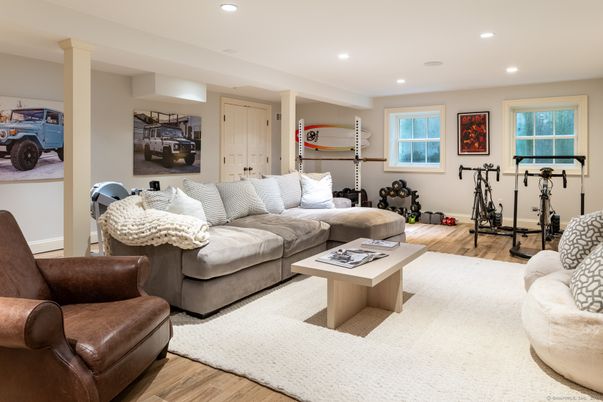 Fitness Equipment, Interior, Living room, Recessed Lighting, Wood Texture Flooring